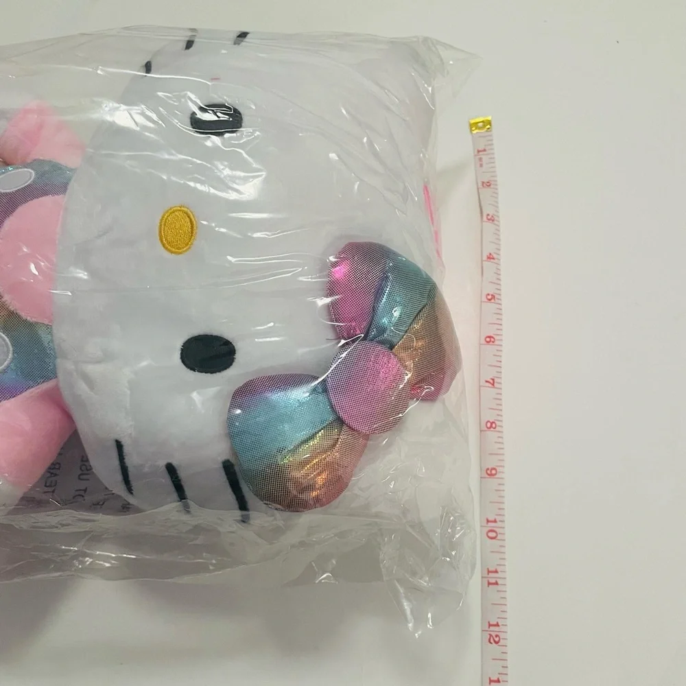 Hello Kitty Plush Backpack - Picture 6 of 7